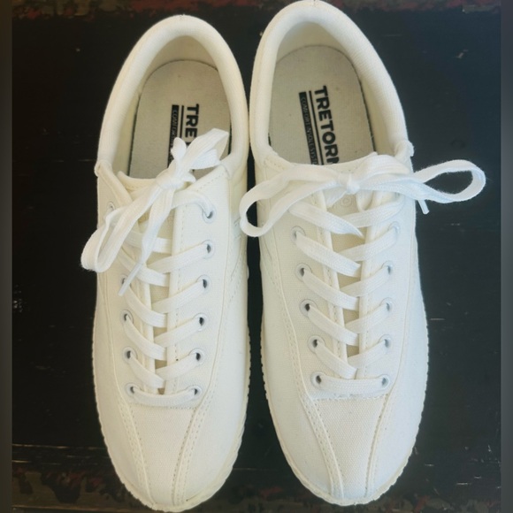 NWOT Women’s Nylite Tretorn Sneakers - Picture 3 of 8